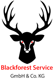 Blackforest Service GmbH & Co. KG Logo mit rot schwarzem Schriftzug und einem schwarzen Hirsch mit roten Augen darüber.