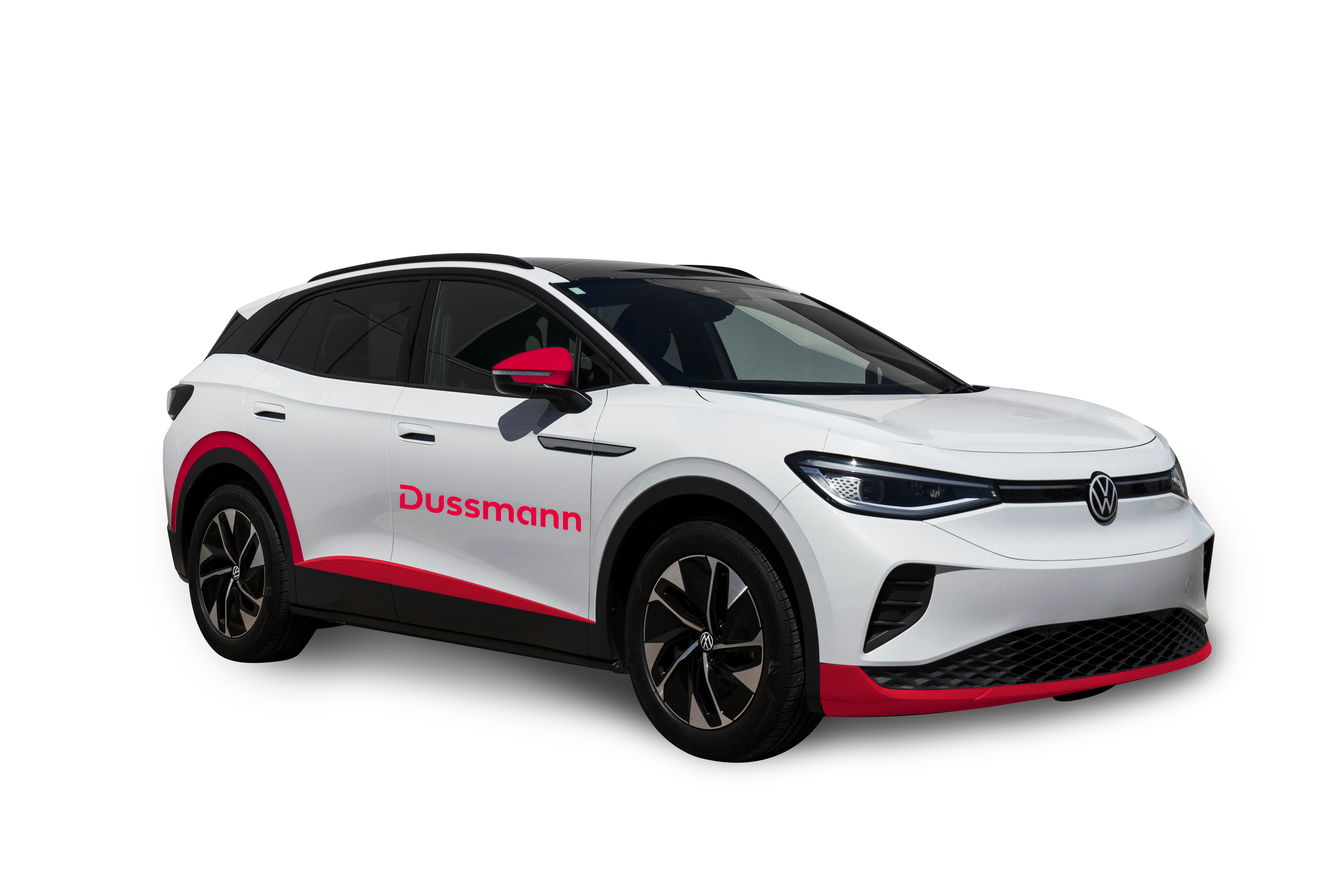 Weißer VW ID. mit Dussmann Logo.