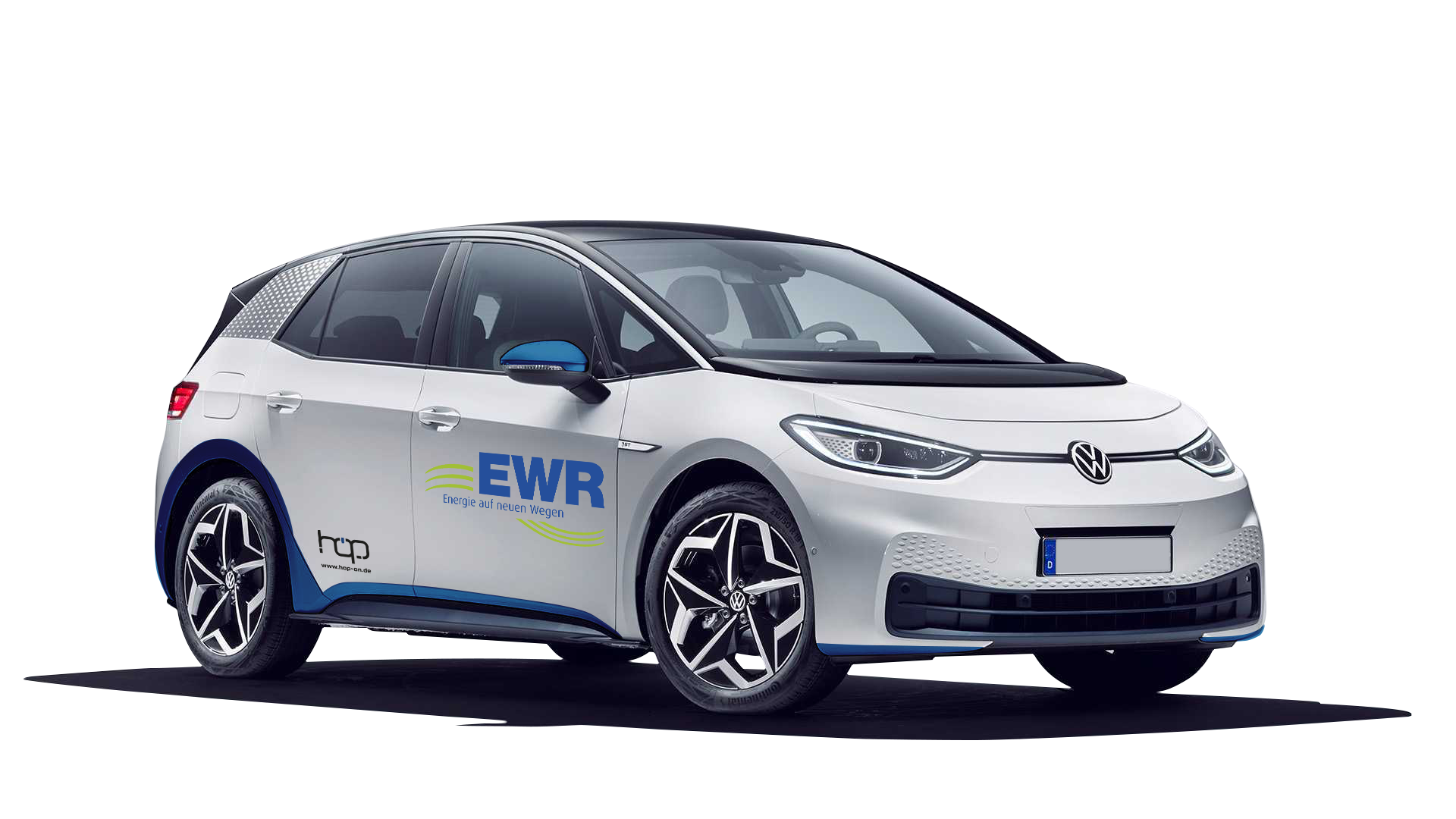 Weißer VW ID. mit EWR und Hop on Logo.
