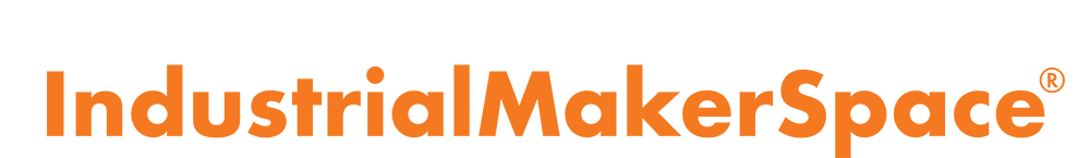Logo mit dem Schriftzug IndustrialMakerSpace in orangefarbener Schrift darüber viele Nullen und Einsen.