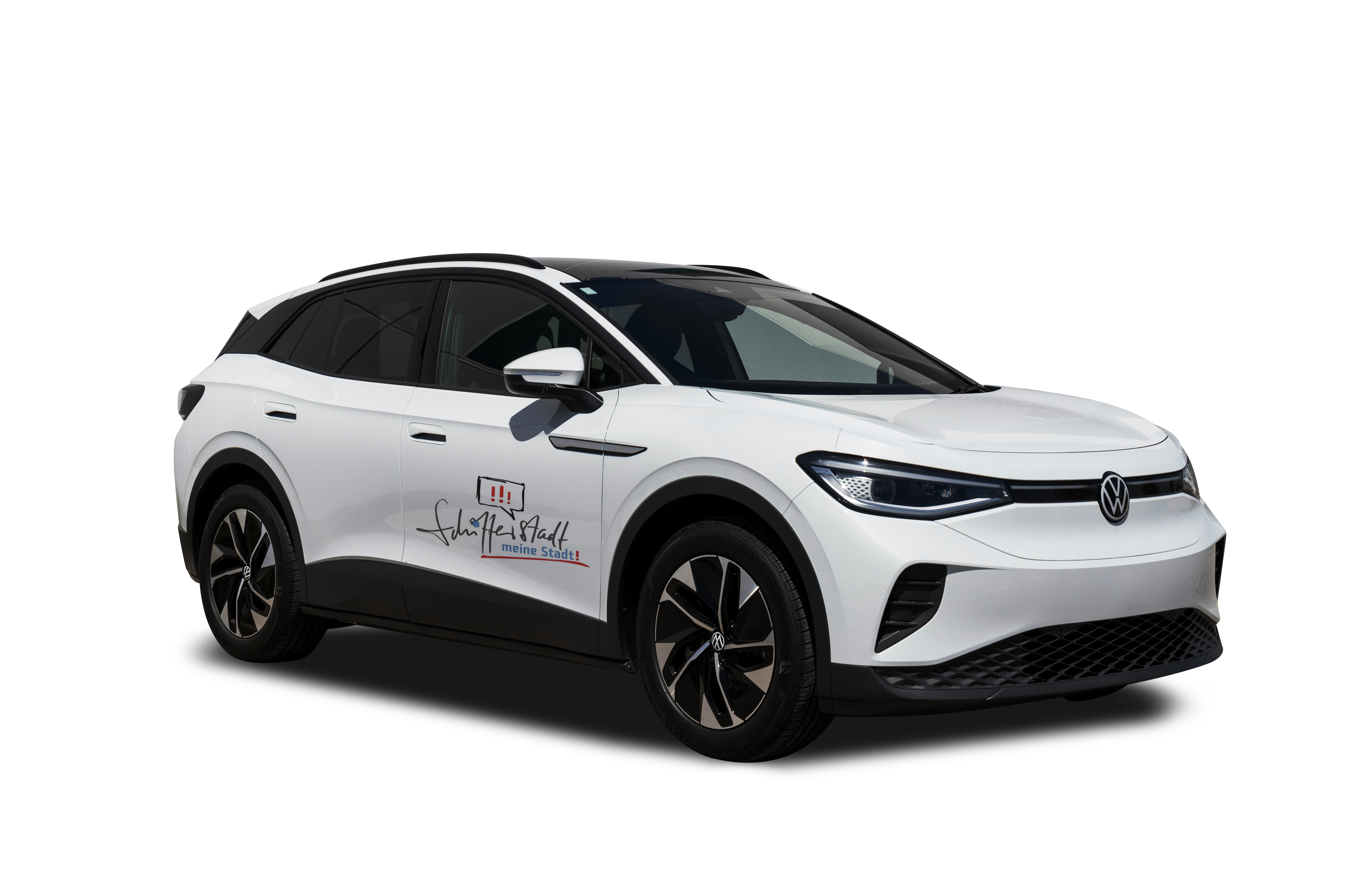 Weißer Volkswagen ID.4 mit Logo und Schriftzug ‚Schifferstadt – meine Stadt!‘ auf der Fahrerseite.