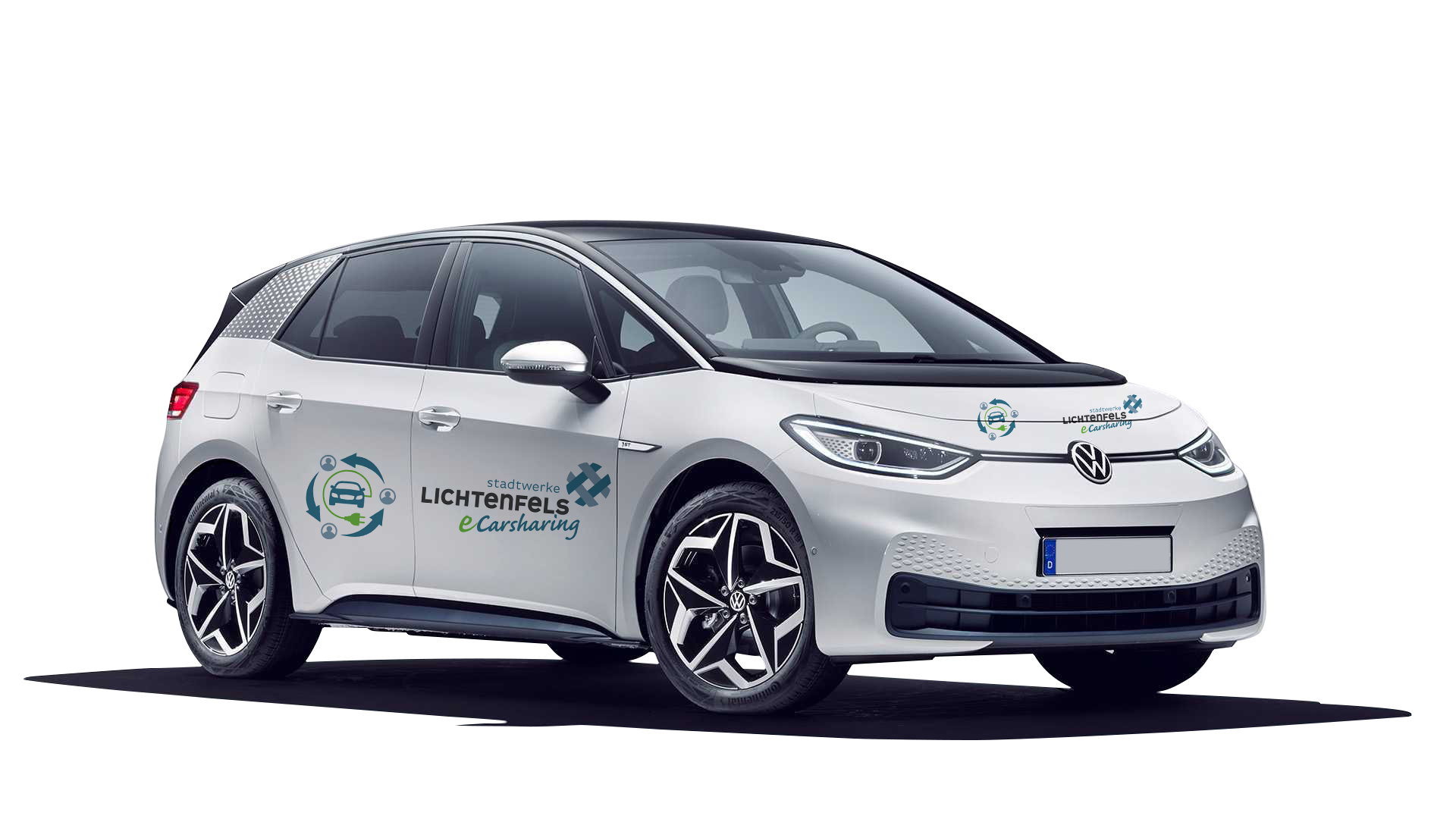Weißer VW ID.3 mit dem Schriftzug ‚Stadtwerke Lichtenfels eCarsharing‘ und Logo, seitlich fotografiert.